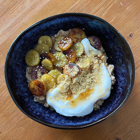 Caramelised Banana Porridge with Kakadu Plum - Roogenic