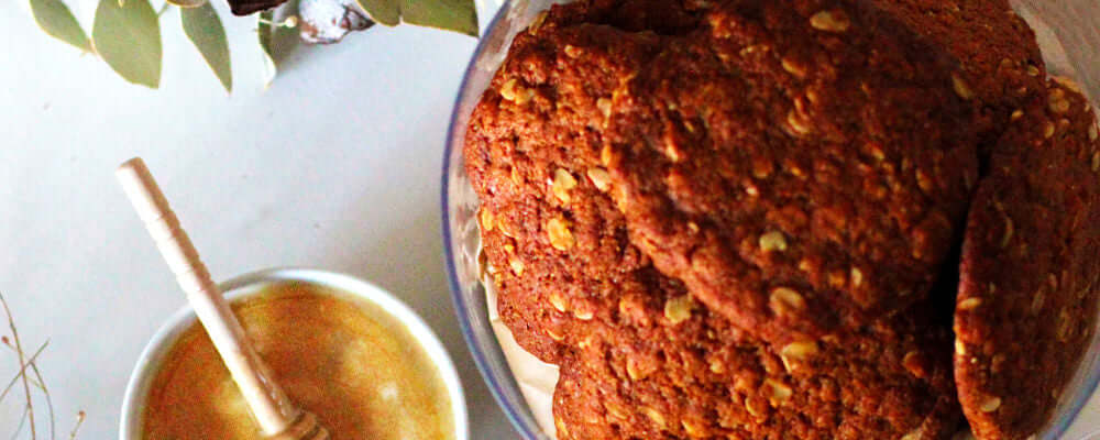 Lemon Myrtle Infused Honey Anzac Biscuits - Roogenic